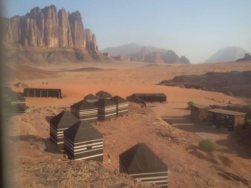 Wadi Rum Quiet Village Camp Экстерьер фото