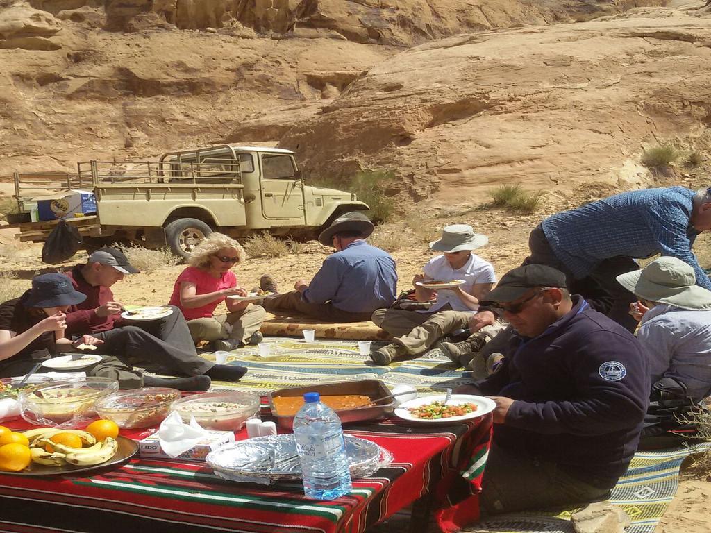 Wadi Rum Quiet Village Camp Экстерьер фото